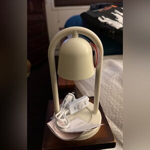 Cream color candle warmer with on /off switch for single wick candles